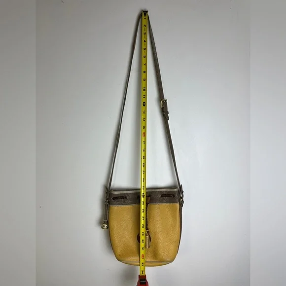 Vtg Dooney & Bourke AWL Teton Drawstring Crossbody Bucket Bag Palomino Yellow - Picture 6 of 15